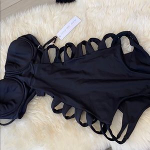 Issa de mar medium one peice cut out